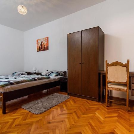 Apartments With A Parking Space Kastel Kambelovac, Kastela - 15480 Екстериор снимка