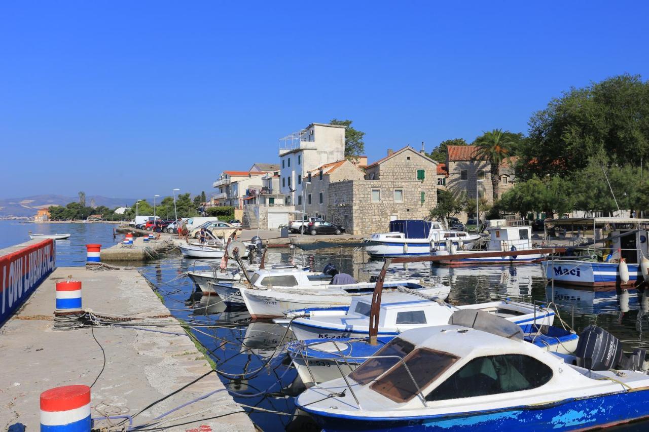 Apartments With A Parking Space Kastel Kambelovac, Kastela - 15480 Екстериор снимка