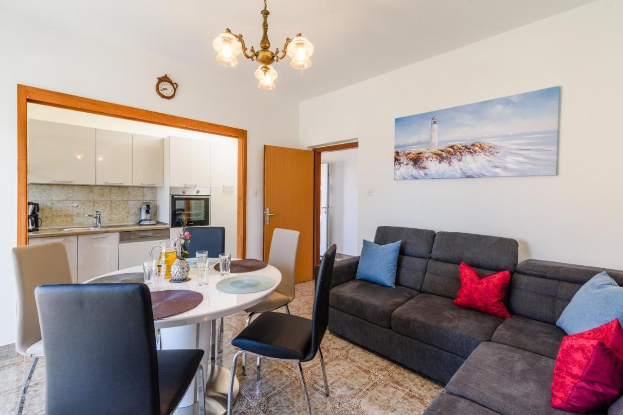 Apartments With A Parking Space Kastel Kambelovac, Kastela - 15480 Екстериор снимка