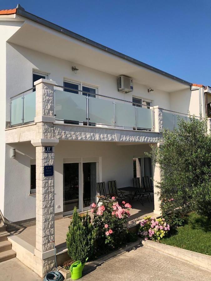 Apartments With A Parking Space Kastel Kambelovac, Kastela - 15480 Екстериор снимка