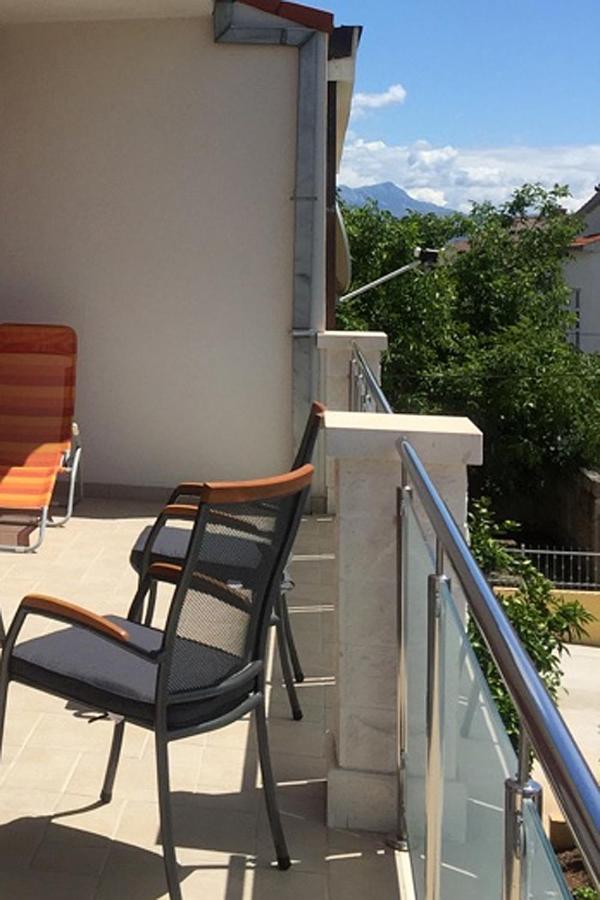 Apartments With A Parking Space Kastel Kambelovac, Kastela - 15480 Екстериор снимка